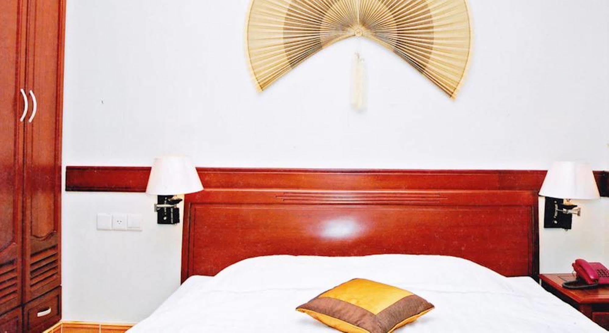 Hoang Thanh Thuy Airport Hotel 1 - Gan Am Thuc Dem Cho Hoang Hoa Tham Ho Chi Minh City Bagian luar foto