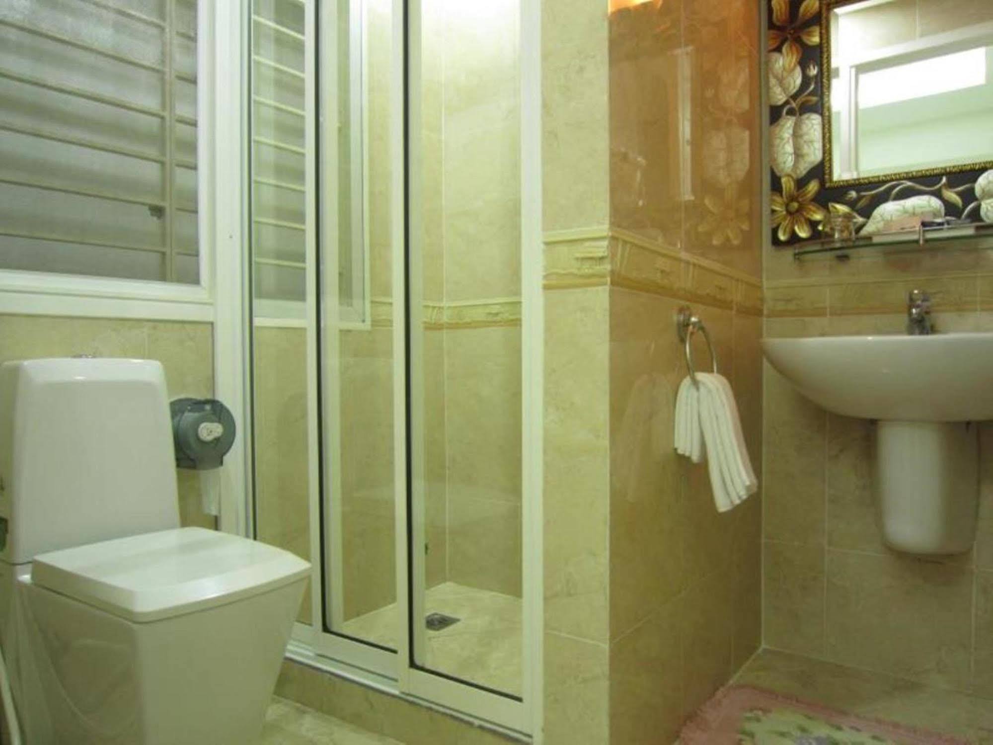 Hoang Thanh Thuy Airport Hotel 1 - Gan Am Thuc Dem Cho Hoang Hoa Tham Ho Chi Minh City Bagian luar foto
