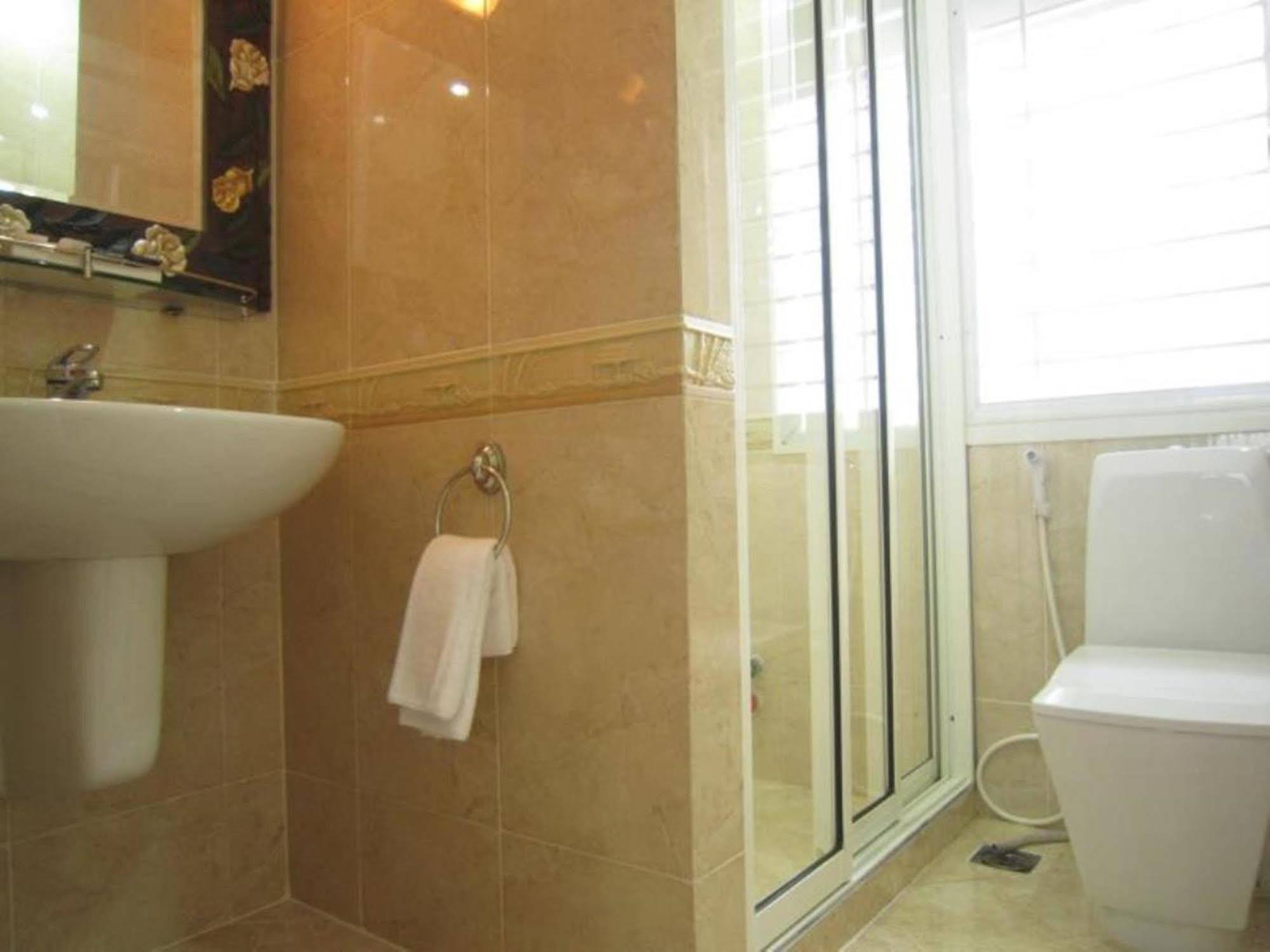 Hoang Thanh Thuy Airport Hotel 1 - Gan Am Thuc Dem Cho Hoang Hoa Tham Ho Chi Minh City Bagian luar foto