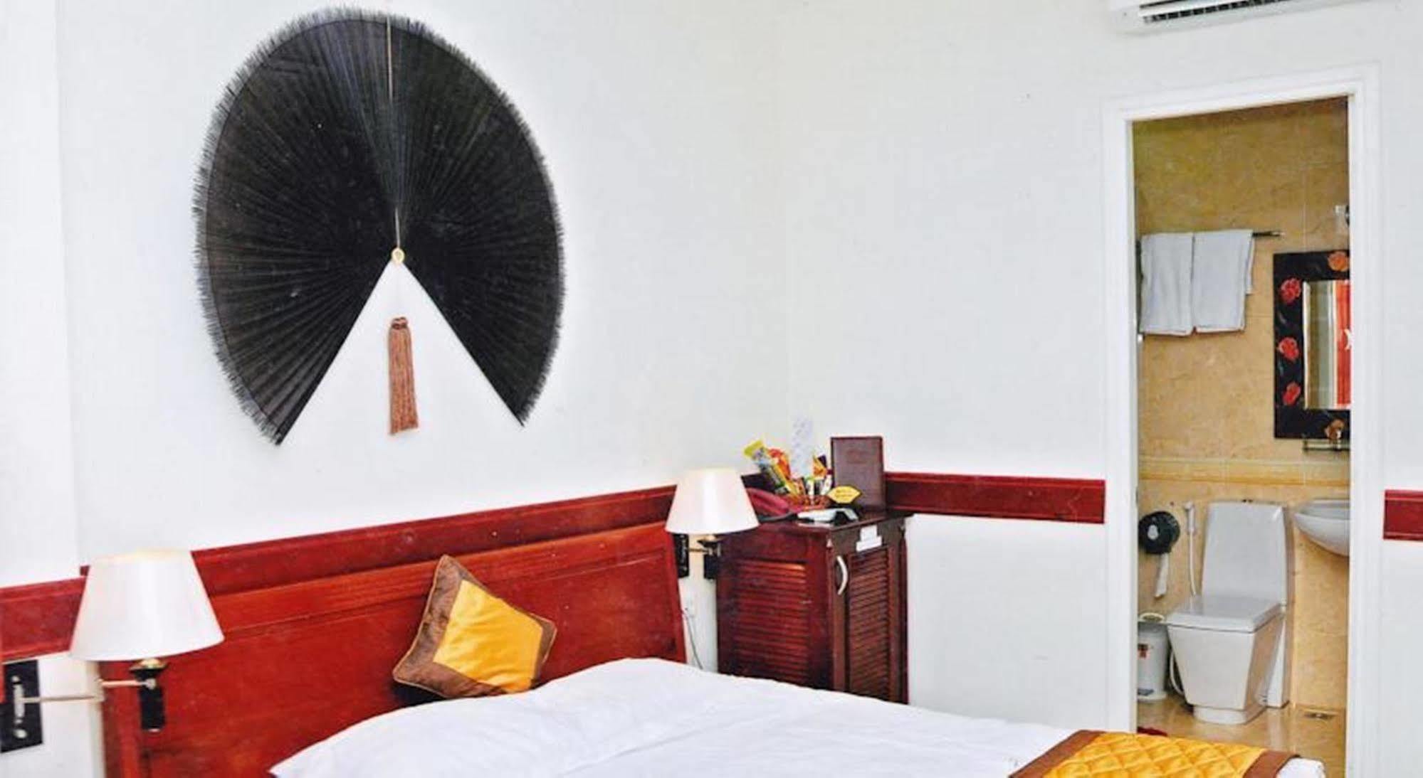 Hoang Thanh Thuy Airport Hotel 1 - Gan Am Thuc Dem Cho Hoang Hoa Tham Ho Chi Minh City Bagian luar foto