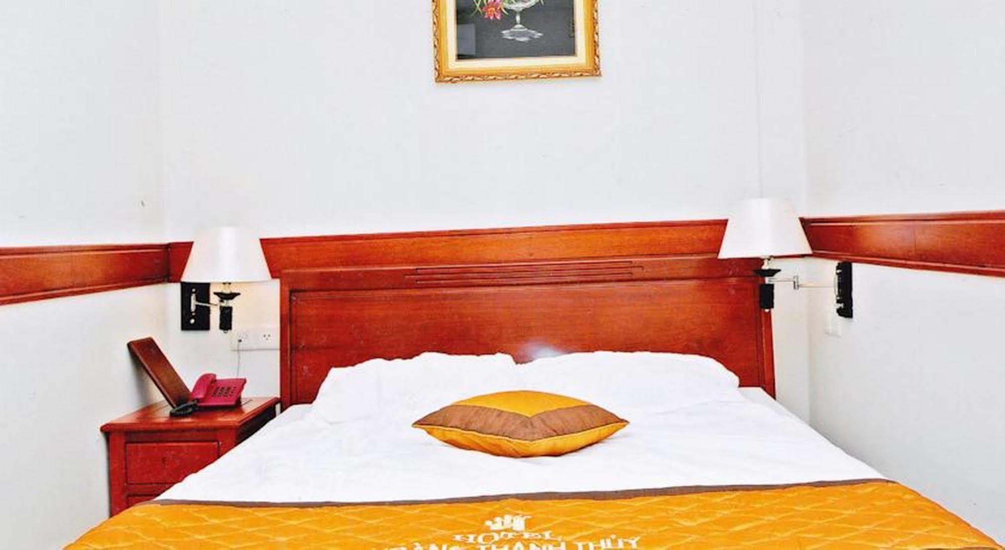 Hoang Thanh Thuy Airport Hotel 1 - Gan Am Thuc Dem Cho Hoang Hoa Tham Ho Chi Minh City Bagian luar foto